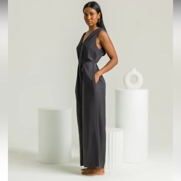 ETTITUDE Women’s size large Sateen Jumpsuit (onyx - black) NIB - Picture 2 of 9